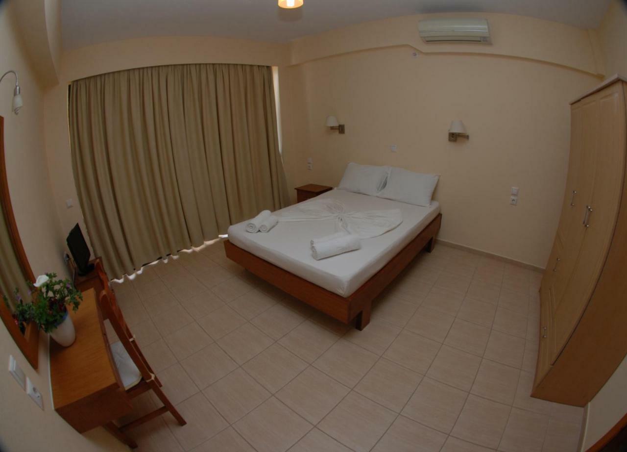 Nikos Hotel And Apartments Саранда Экстерьер фото